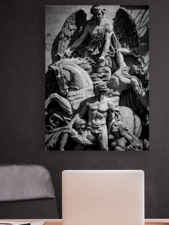 le resistance relief on arc de triomphe  vertical by Black And White