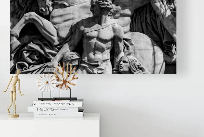 le resistance relief on arc de triomphe  horizont by Black And White