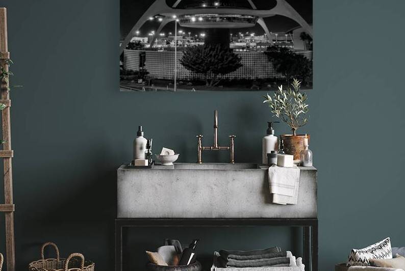 theme building LAX  horizontal 2610 Saucer 13k.jp by Black And White