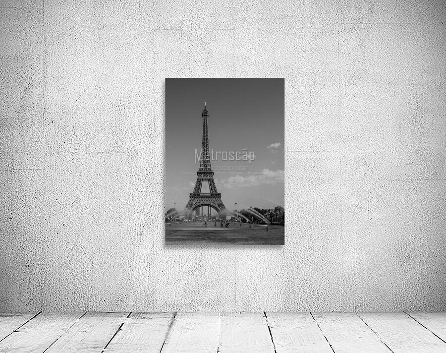eiffel tower from trocadero gardens warsaw founta Wall Preview