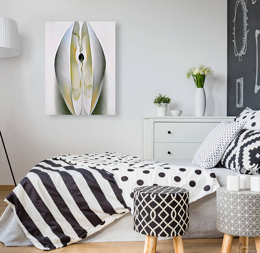 Georgia OKeeffe - Slightly Open Clam Shell 1926 Reproduction