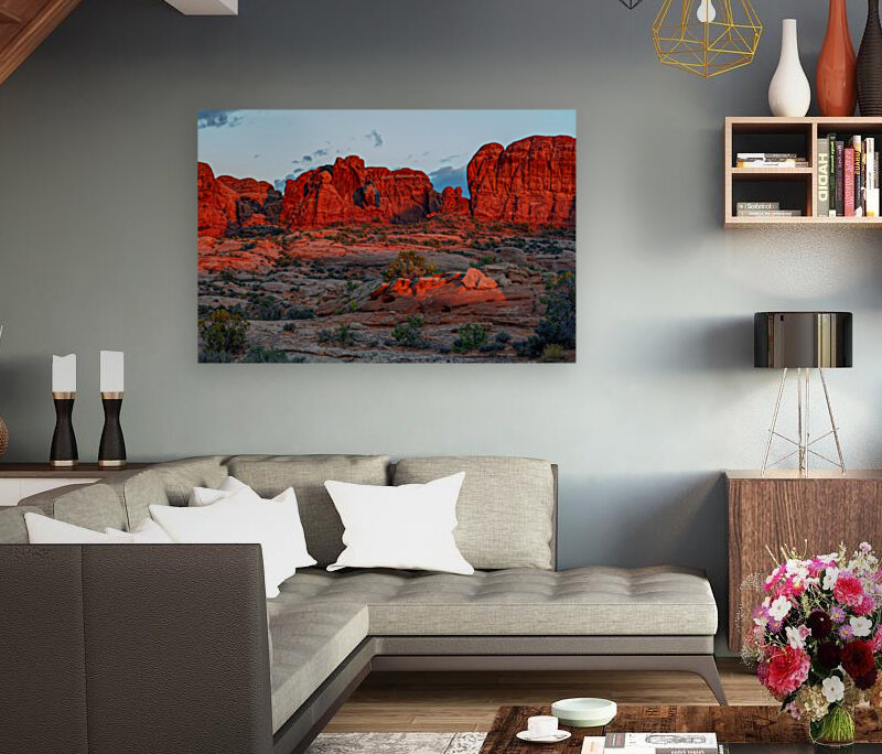 GLOWING ROCKS  Reproduction