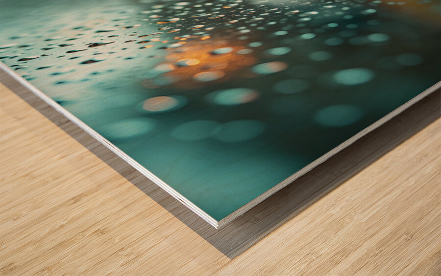 Pug Puppy Watches First Rainstorm From Car Window Impression sur bois