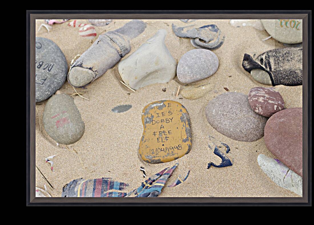 Dobby Harry potter stones left at grave Reproduction